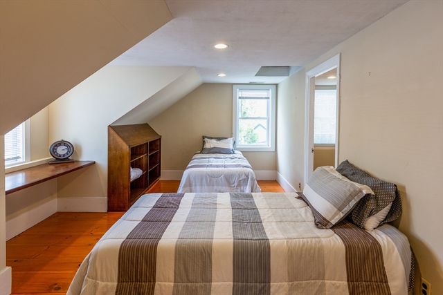 44 Russell St, Plymouth, MA 02360