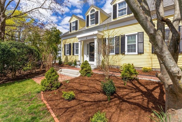 44 Russell St, Plymouth, MA 02360