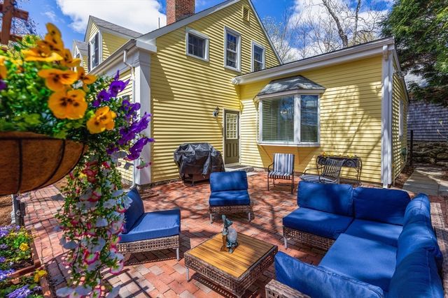 44 Russell St, Plymouth, MA 02360