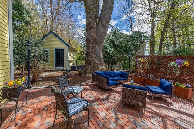 44 Russell St, Plymouth, MA 02360