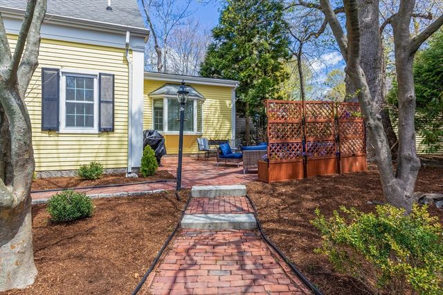 44 Russell St, Plymouth, MA 02360
