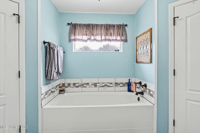 9784 Mosby Drive, Olive Branch, MS 38654