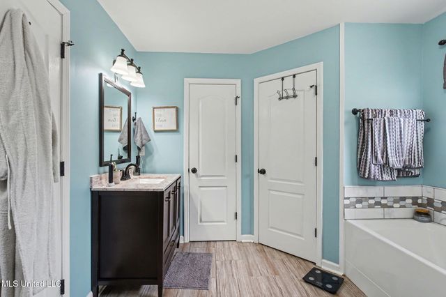 9784 Mosby Drive, Olive Branch, MS 38654