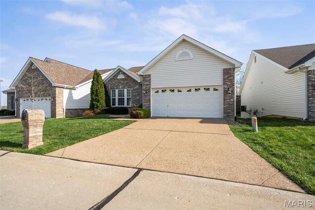 104 Ellington Oaks Drive, St Peters, MO 63376
