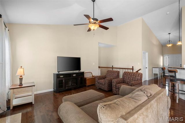 104 Ellington Oaks Drive, St Peters, MO 63376