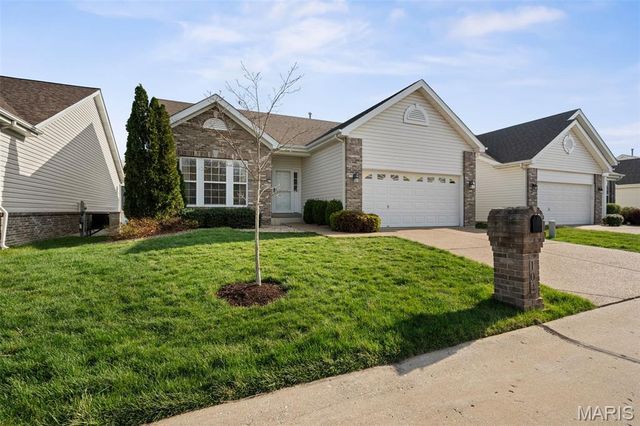 104 Ellington Oaks Drive, St Peters, MO 63376