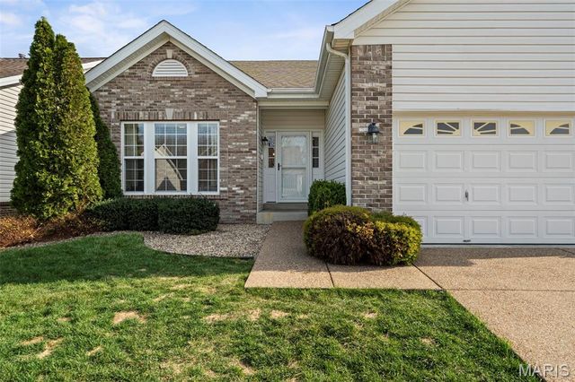 104 Ellington Oaks Drive, St Peters, MO 63376