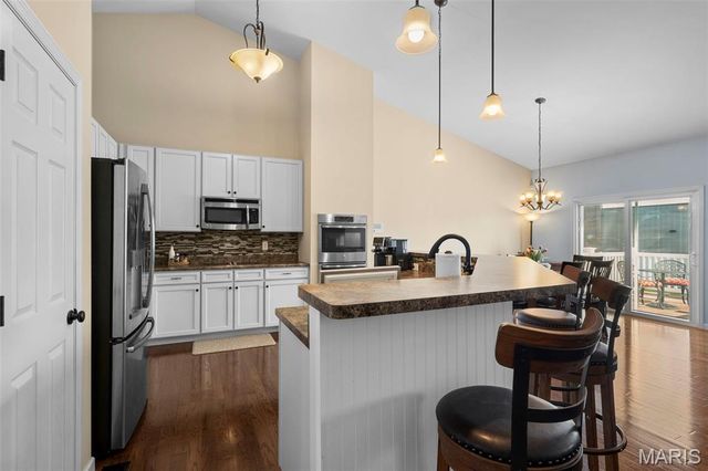 104 Ellington Oaks Drive, St Peters, MO 63376