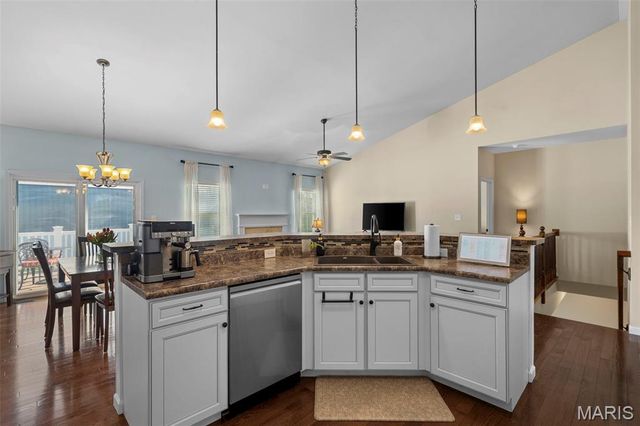 104 Ellington Oaks Drive, St Peters, MO 63376
