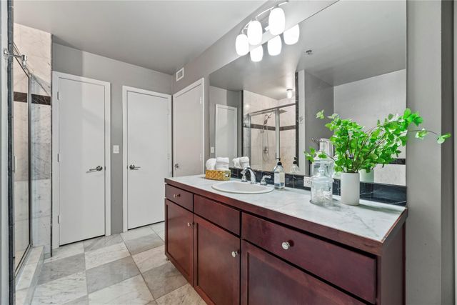 917 Main Street 603, Houston, TX 77002