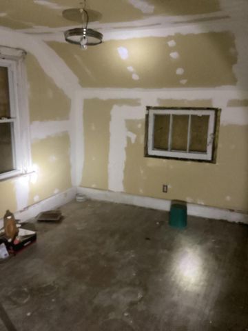 2742 E 5th Avenue, Columbus, OH 43219