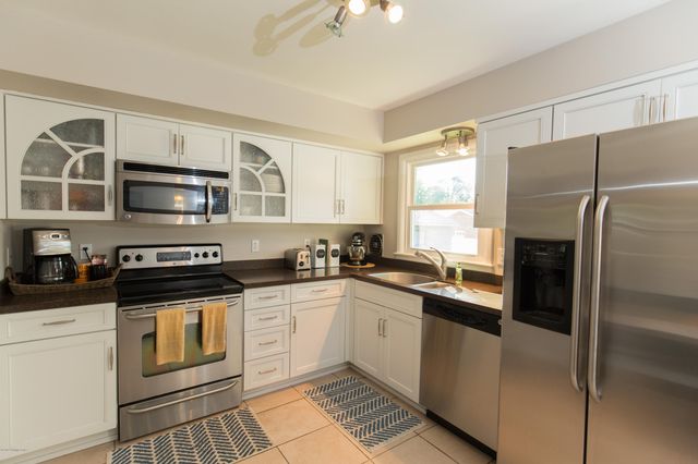 4311 Kinloch Rd, Louisville, KY 40207