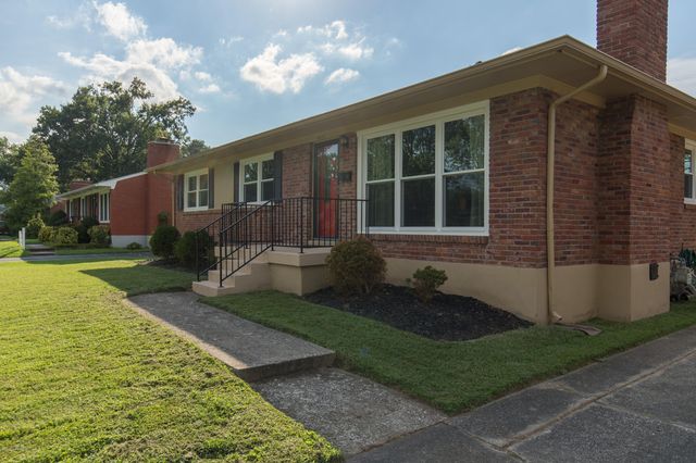 4311 Kinloch Rd, Louisville, KY 40207