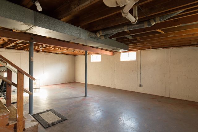 4311 Kinloch Rd, Louisville, KY 40207