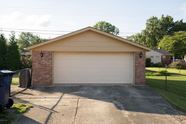 4311 Kinloch Rd, Louisville, KY 40207