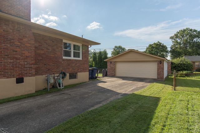 4311 Kinloch Rd, Louisville, KY 40207