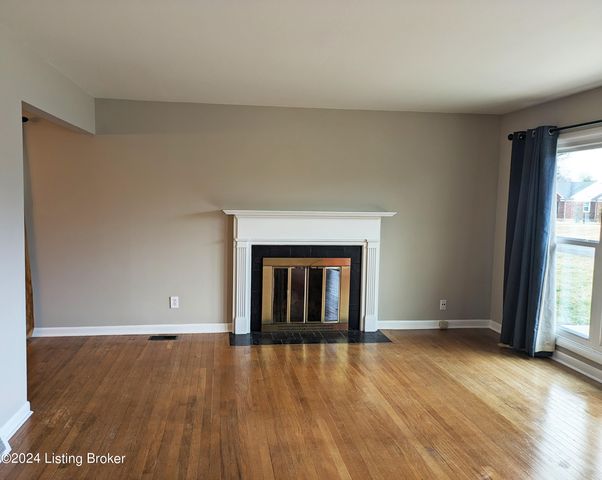 4311 Kinloch Rd, Louisville, KY 40207