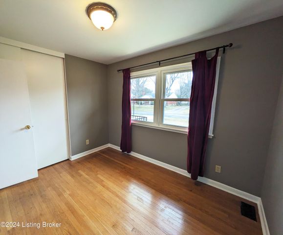 4311 Kinloch Rd, Louisville, KY 40207