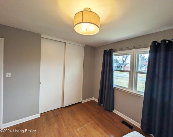 4311 Kinloch Rd, Louisville, KY 40207