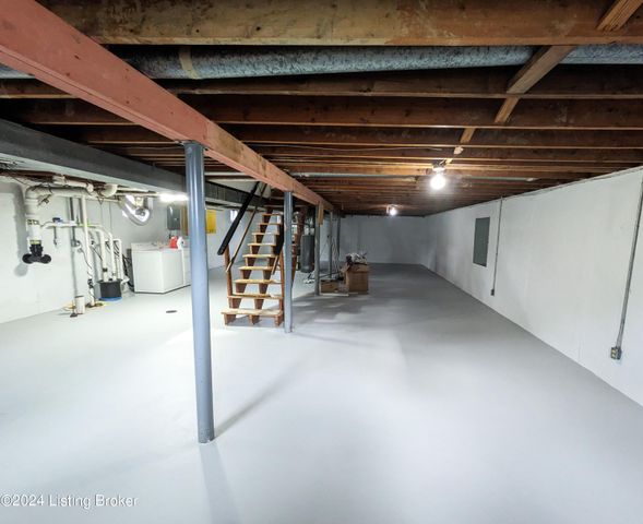 4311 Kinloch Rd, Louisville, KY 40207