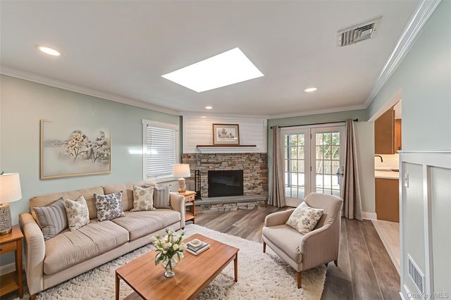 5 Breslau Street, Bay Shore, NY 11706