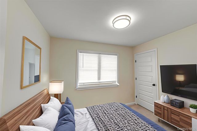 5 Breslau Street, Bay Shore, NY 11706