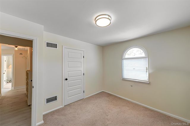 5 Breslau Street, Bay Shore, NY 11706