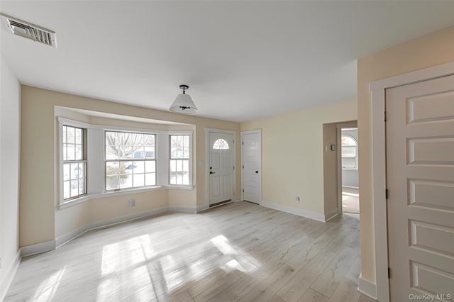 5 Breslau Street, Bay Shore, NY 11706