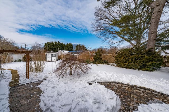 5 Breslau Street, Bay Shore, NY 11706