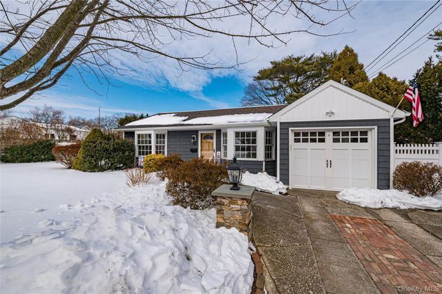 5 Breslau Street, Bay Shore, NY 11706