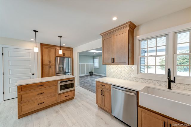 5 Breslau Street, Bay Shore, NY 11706