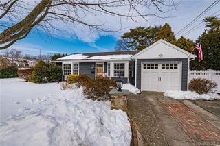 5 Breslau Street, Bay Shore, NY 11706