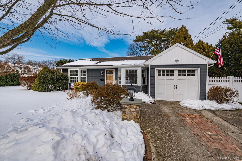 5 Breslau Street, Bay Shore, NY 11706