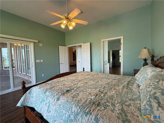 868 Shannon Lane, Port Lavaca, TX 77979