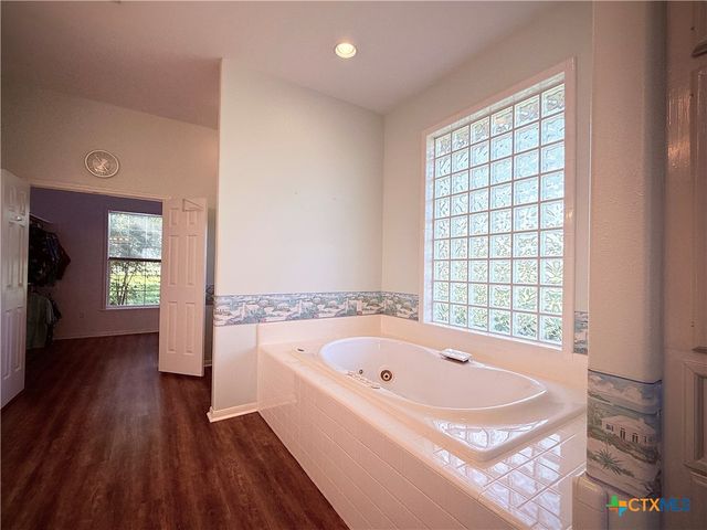 868 Shannon Lane, Port Lavaca, TX 77979