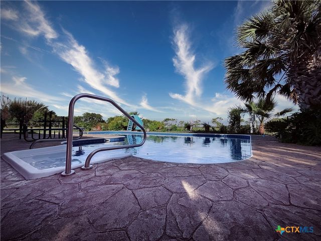 868 Shannon Lane, Port Lavaca, TX 77979