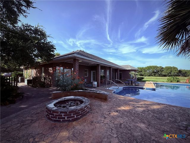 868 Shannon Lane, Port Lavaca, TX 77979