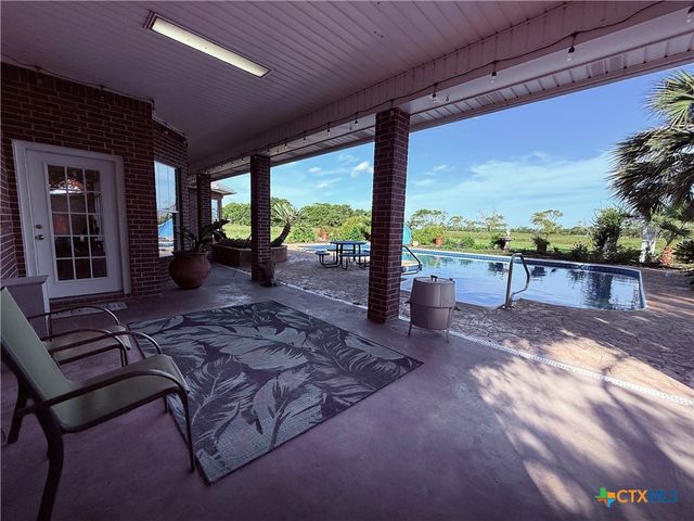 868 Shannon Lane, Port Lavaca, TX 77979