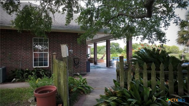 868 Shannon Lane, Port Lavaca, TX 77979