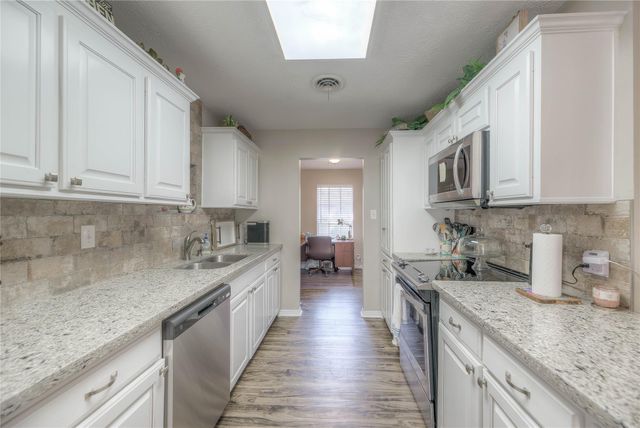 458 E Lake Drive, Livingston, TX 77351