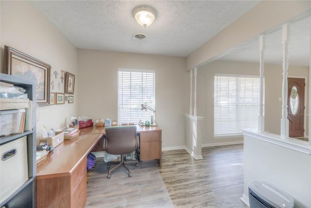 458 E Lake Drive, Livingston, TX 77351