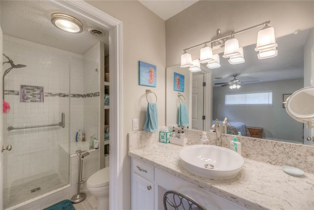 458 E Lake Drive, Livingston, TX 77351