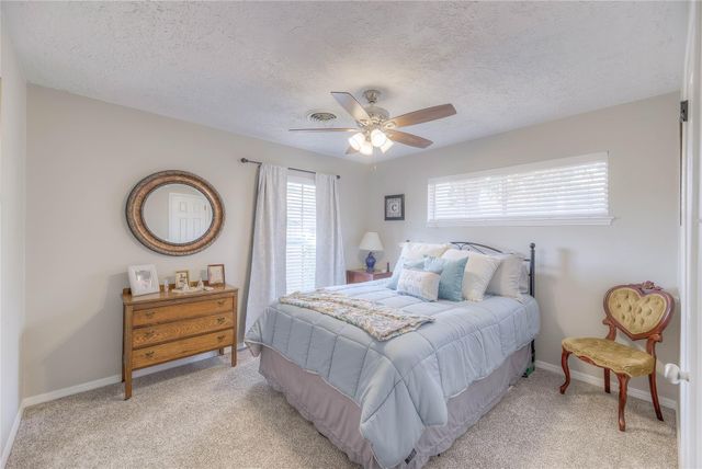 458 E Lake Drive, Livingston, TX 77351