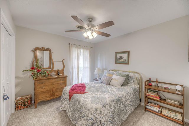 458 E Lake Drive, Livingston, TX 77351