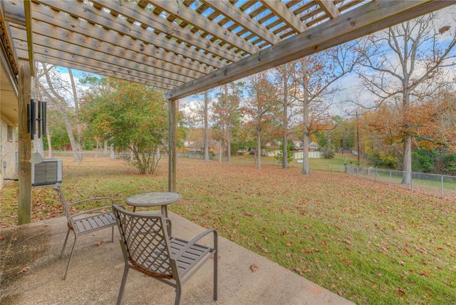 458 E Lake Drive, Livingston, TX 77351