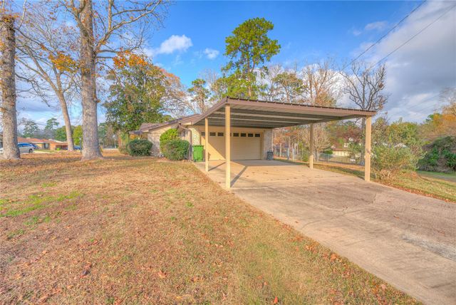 458 E Lake Drive, Livingston, TX 77351