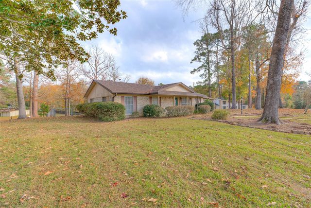 458 E Lake Drive, Livingston, TX 77351
