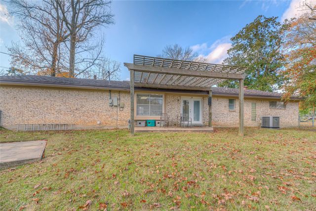 458 E Lake Drive, Livingston, TX 77351