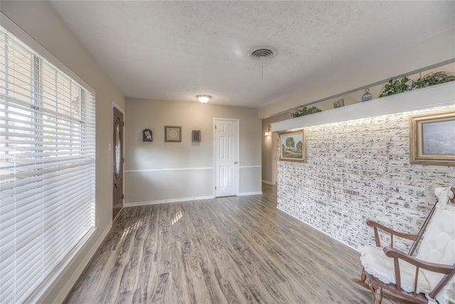 458 E Lake Drive, Livingston, TX 77351