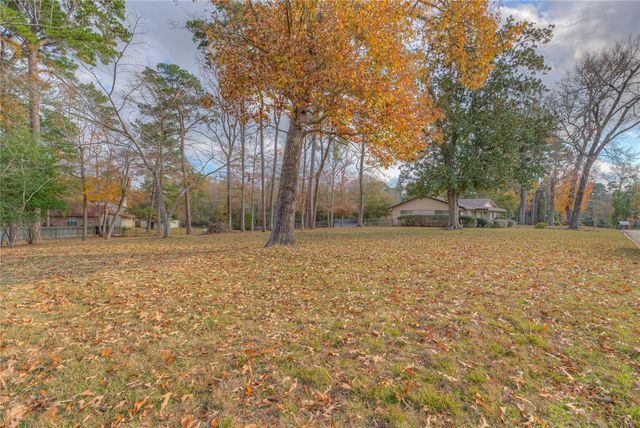 458 E Lake Drive, Livingston, TX 77351